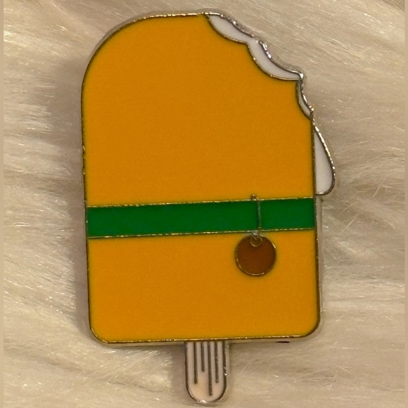 DISNEY PIN PLUTO ICE CREAM BAR POPSICLE FROM MYSTERY SET - Picture 1 of 3